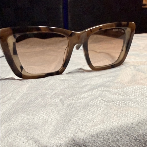 Kenneth Cole Brown Tortoise Sunglasses - Picture 1 of 3